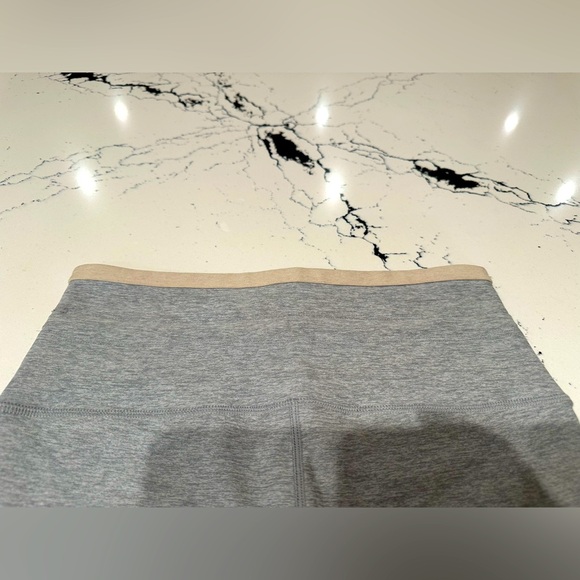 Vuori Women’s Vibe elevation legging size small - Picture 7 of 13